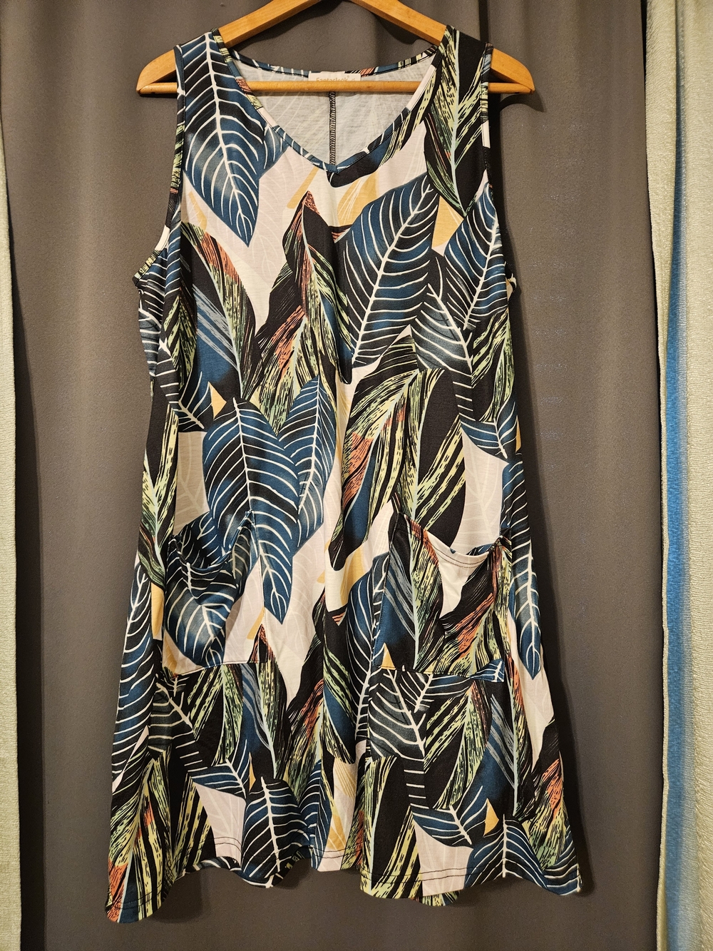 Sleeveless Leaf Print A-Line Dress in Blue, Black, Green, Cream